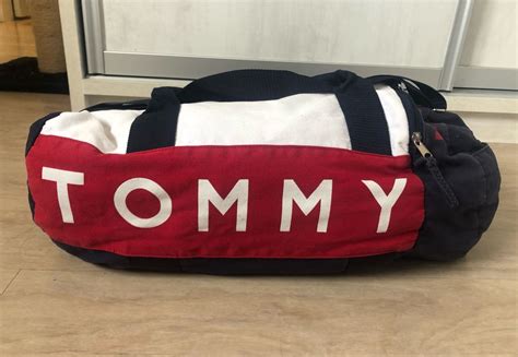 Bolsa academia tommy masculina .